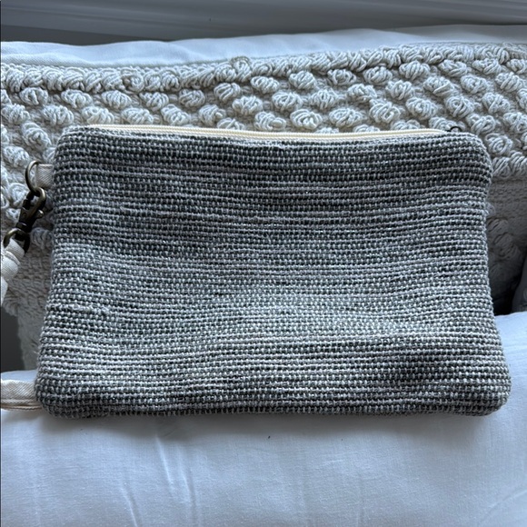 Chic Woven Eye Design Clutch - Picture 3 of 5